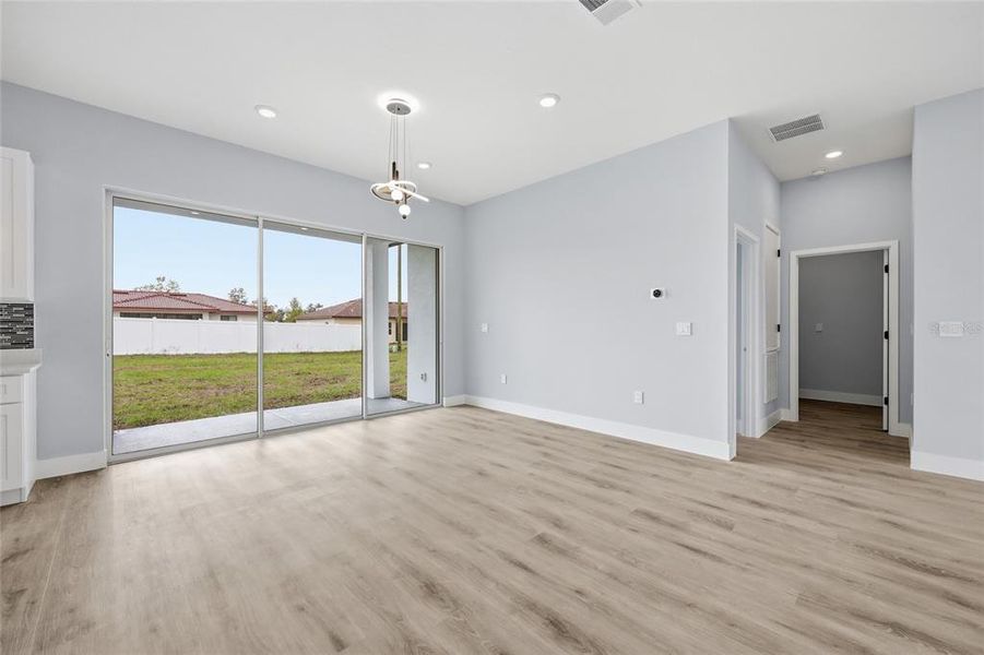 Spacious, unfurnished interior of a new home in , Ocala (Image 20).