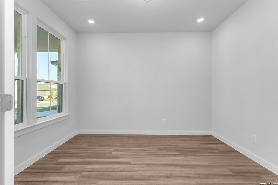 Spacious, unfurnished interior of a new home in , San Antonio (Image 31).