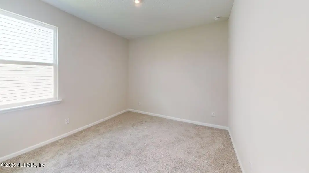 Spacious, unfurnished interior of a new home in Lakes at Bella Lago, Green Cove Springs (Image 11).