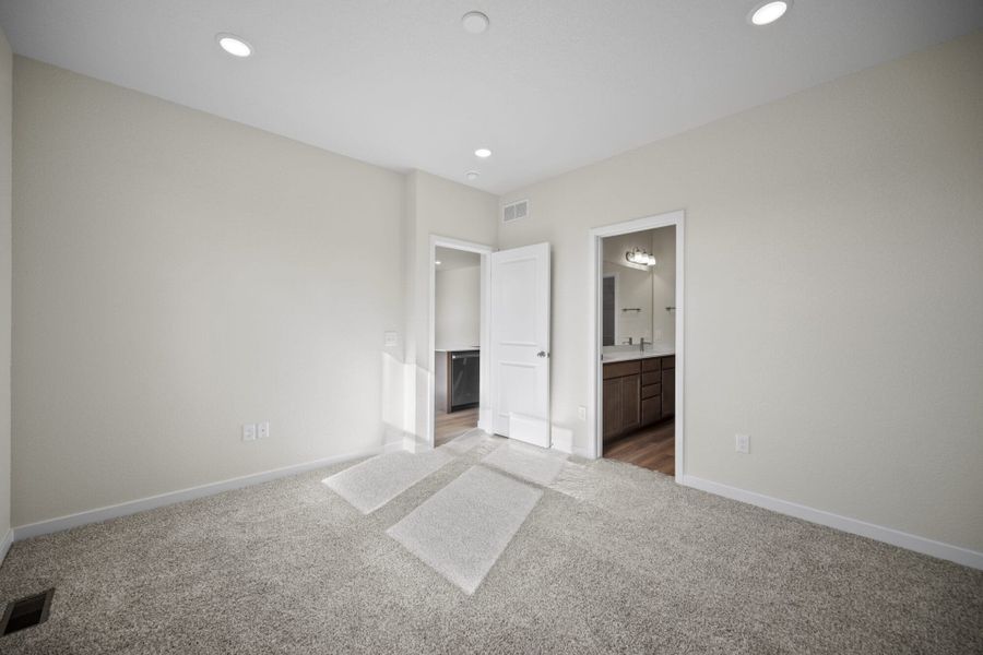 Spacious, unfurnished interior of a new home in The Trails at Aspen Ridge, Colorado Springs (Image 28).