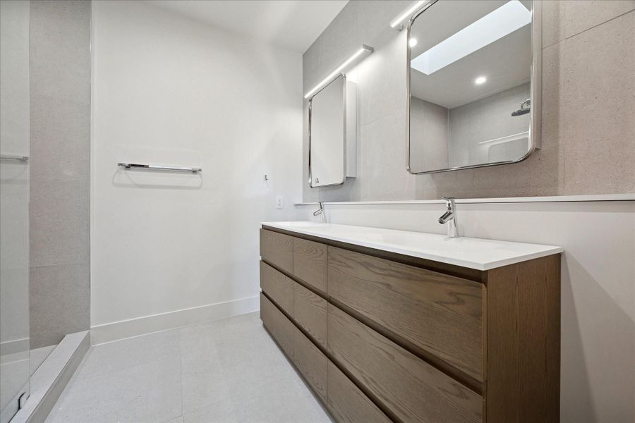 3rd level full bathroom. 3rd level full bathroom.