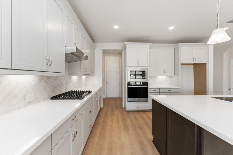 Furnished interior view inside a new home in Valencia, Manvel (Image 6).