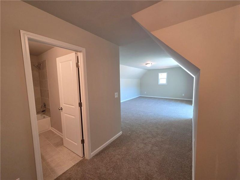 Spacious, unfurnished interior of a new home in , Bethlehem (Image 30).