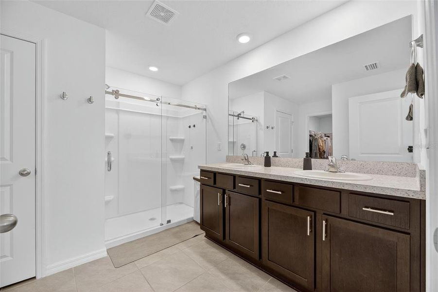 Furnished interior view inside a new home in North Park Isle, Plant City (Image 31).