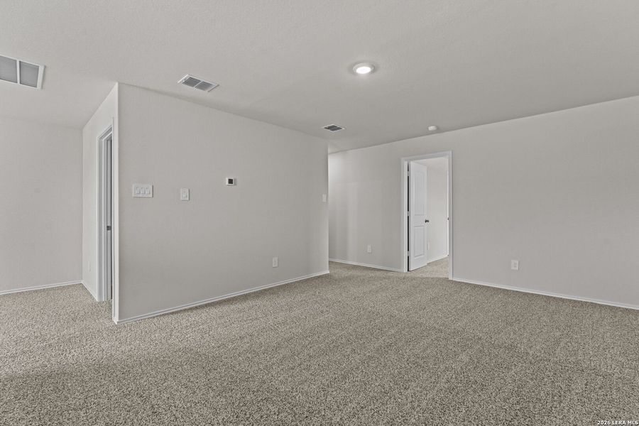 Spacious, unfurnished interior of a new home in Swenson Heights, Seguin (Image 18).