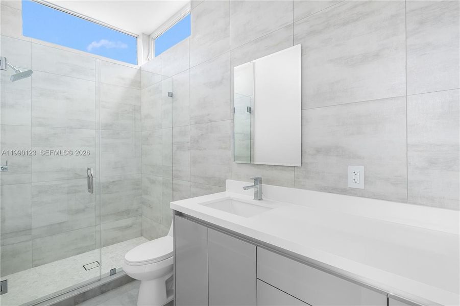 Furnished interior view inside a new home in , Doral (Image 10).