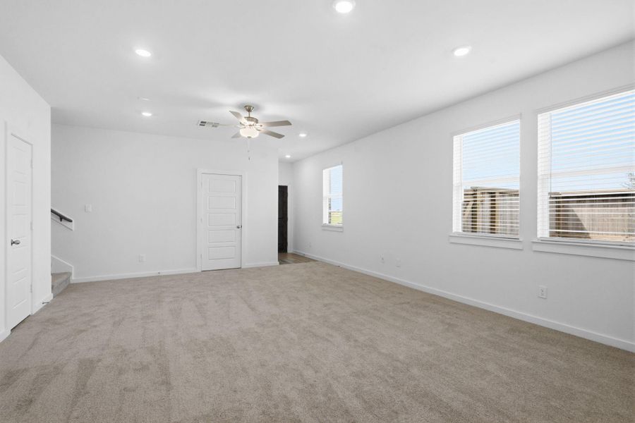 Spacious, unfurnished interior of a new home in , Iowa Colony (Image 23).