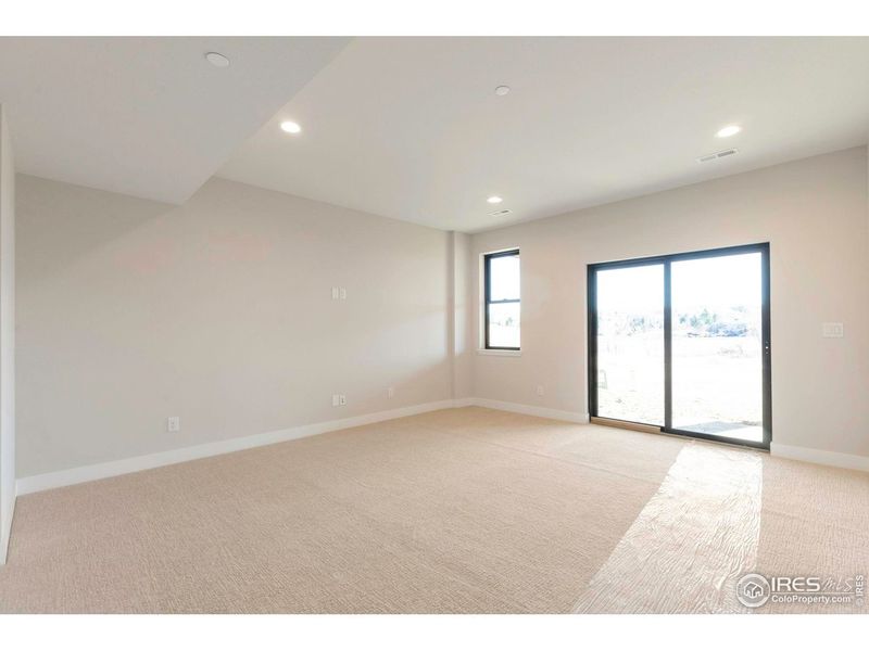 Spacious, unfurnished interior of a new home in , Superior (Image 15).