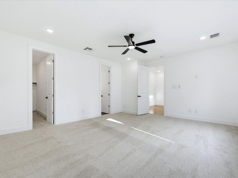 Spacious, unfurnished interior of a new home in , Houston (Image 36).