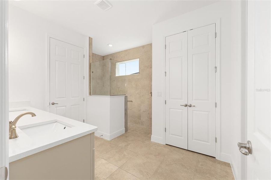 Furnished interior view inside a new home in , Ocala (Image 9).
