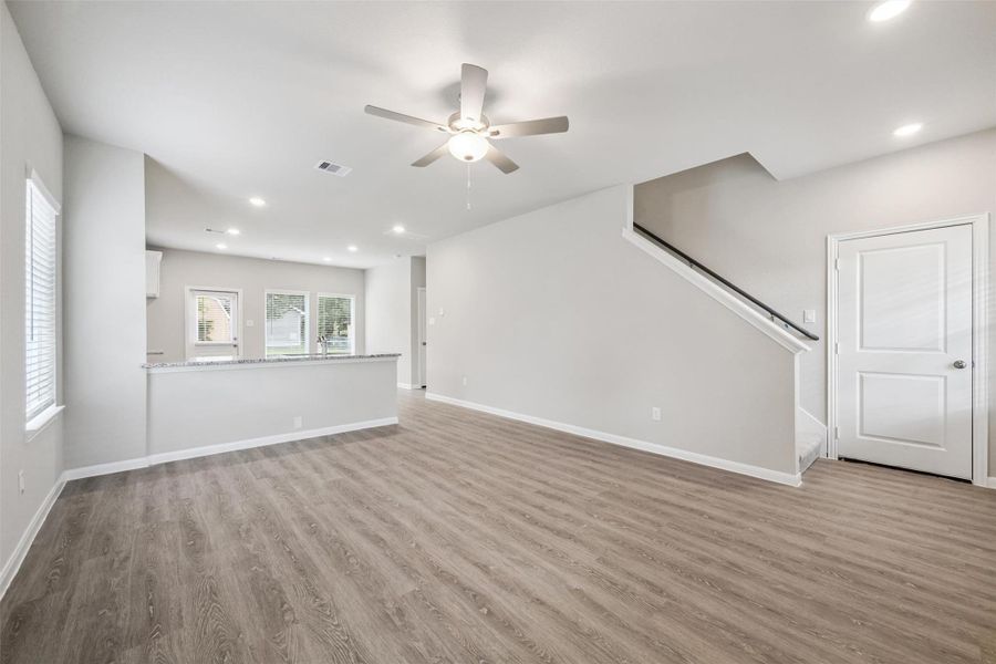 Spacious, unfurnished interior of a new home in , Texas City (Image 13).