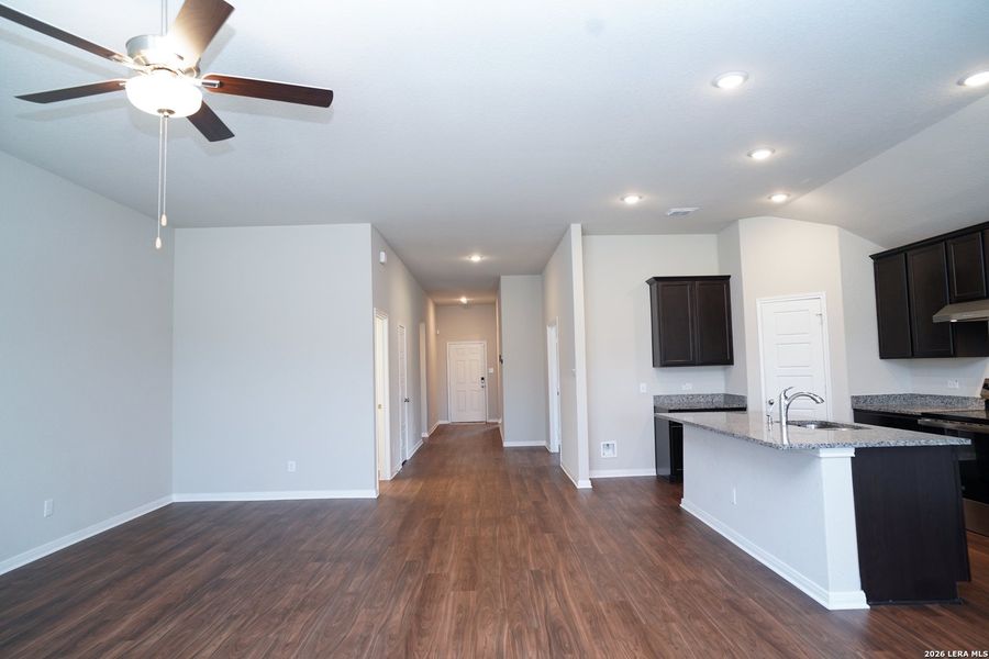 Spacious, unfurnished interior of a new home in Jordan's Ranch, San Antonio (Image 37).
