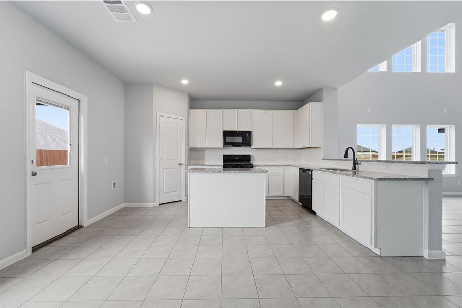 Furnished interior view inside a new home in Saddlebrook Estates, Waxahachie (Image 6).