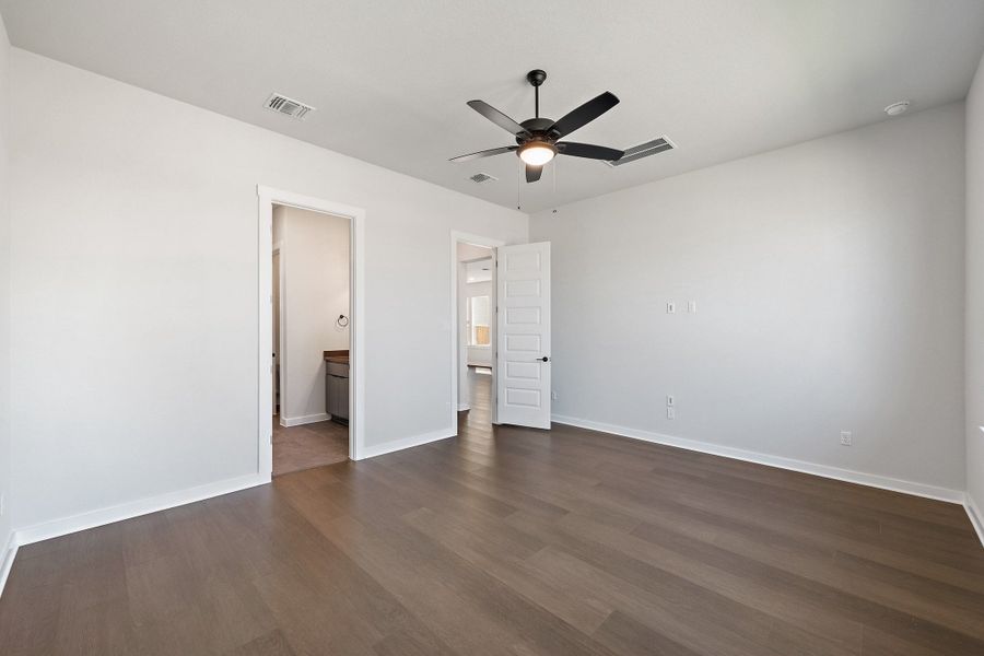 Spacious, unfurnished interior of a new home in Park Central, Georgetown (Image 34).