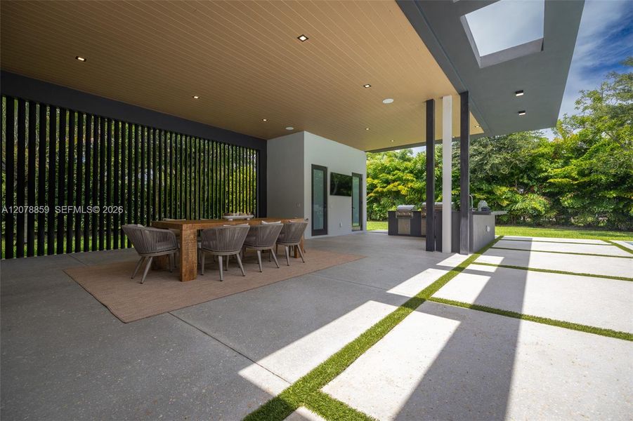 Outdoor Dining Room