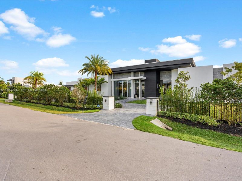 Exterior details and patio area of a home in , Plantation (Image 34).