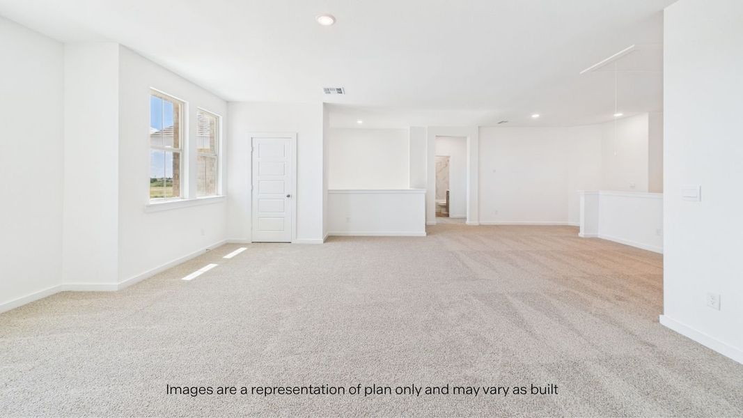 Spacious, unfurnished interior of a new home in Westmont, Lubbock (Image 40).