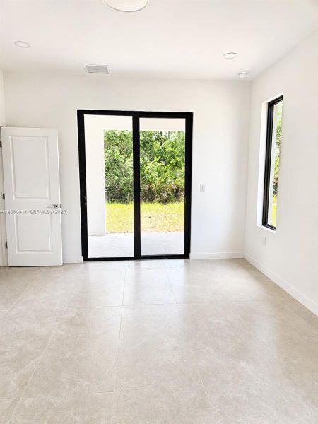 Spacious, unfurnished interior of a new home in , Lehigh Acres (Image 22).