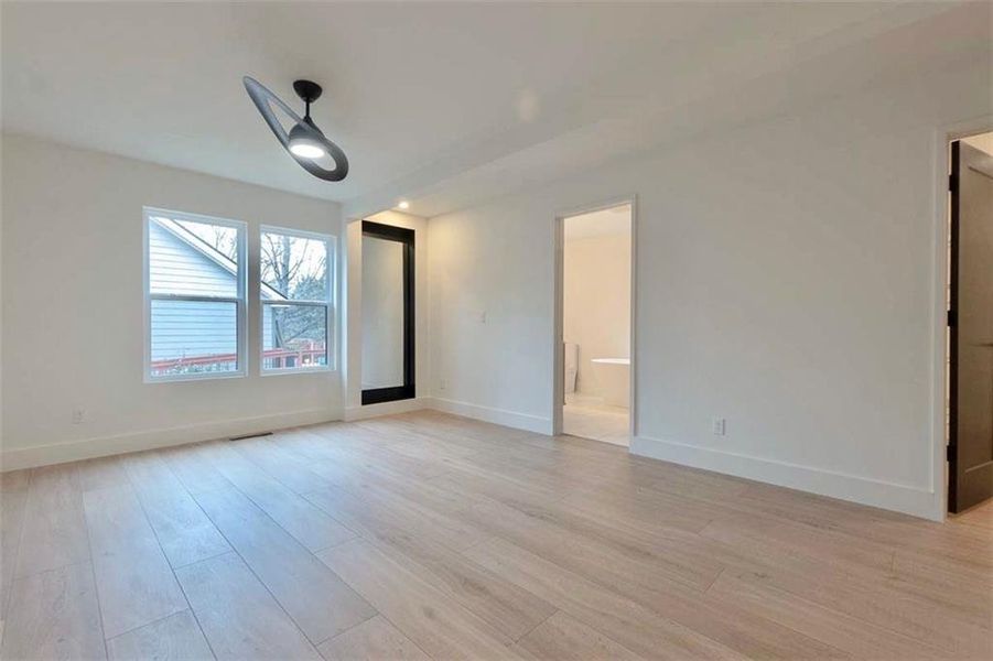 Spacious, unfurnished interior of a new home in , Lawrenceville (Image 33).