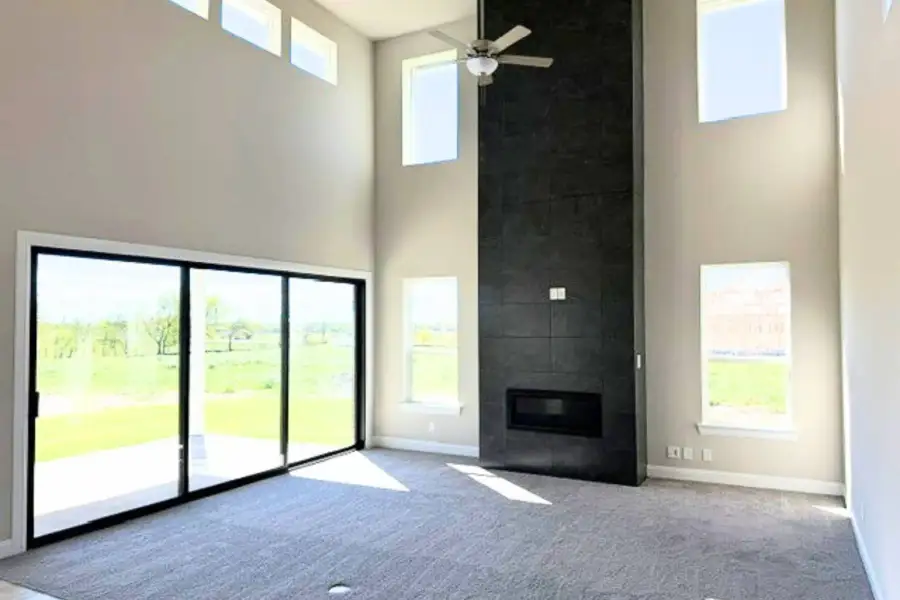 Spacious, unfurnished interior of a new home in Ridge Park Estates, Royse City (Image 6).