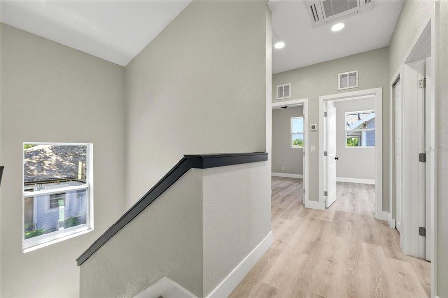 Spacious, unfurnished interior of a new home in , St. Petersburg (Image 25).