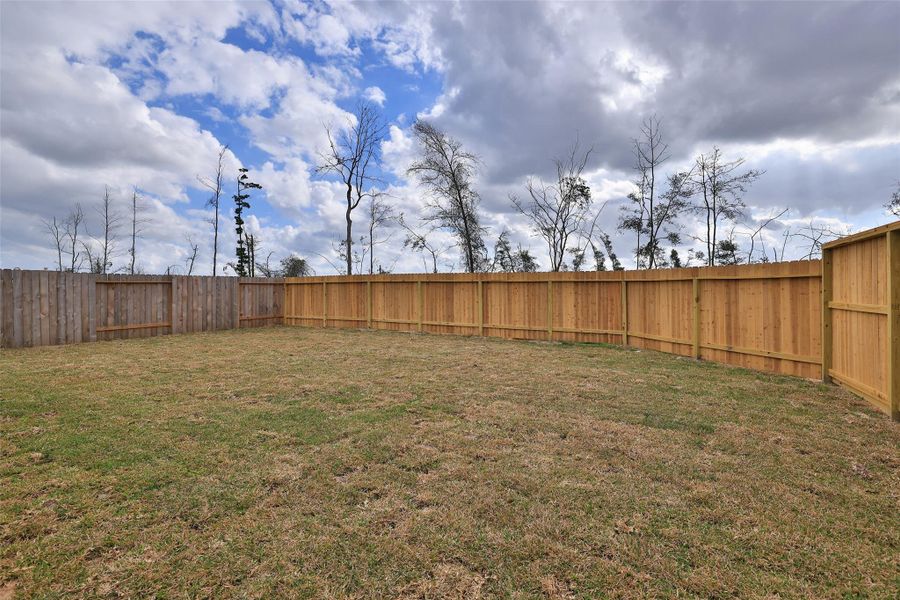 Exterior details and patio area of a home in Cielo, Conroe (Image 3).