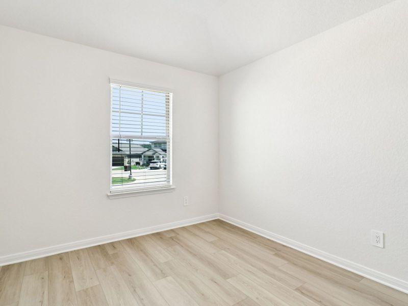 Spacious, unfurnished interior of a new home in Lark Canyon, New Braunfels (Image 29).