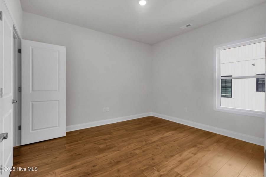 Spacious, unfurnished interior of a new home in Fairfield Harbour, New Bern (Image 21).