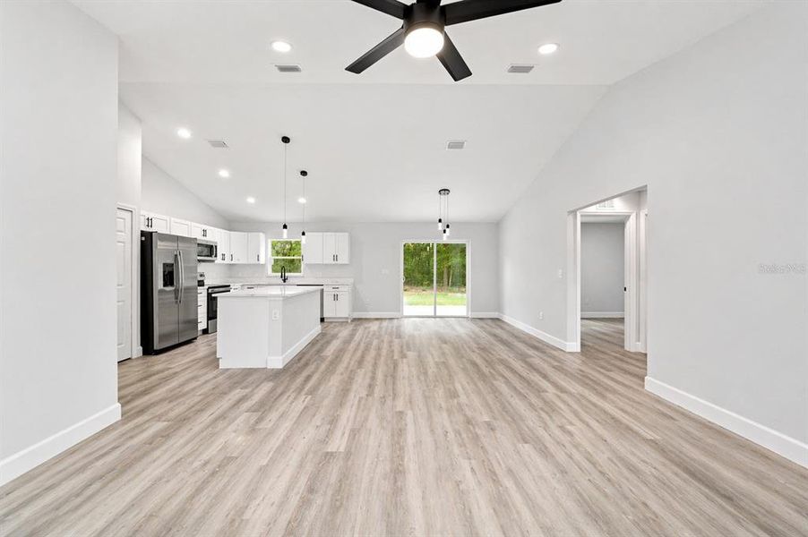 Spacious, unfurnished interior of a new home in , Ocala (Image 13).