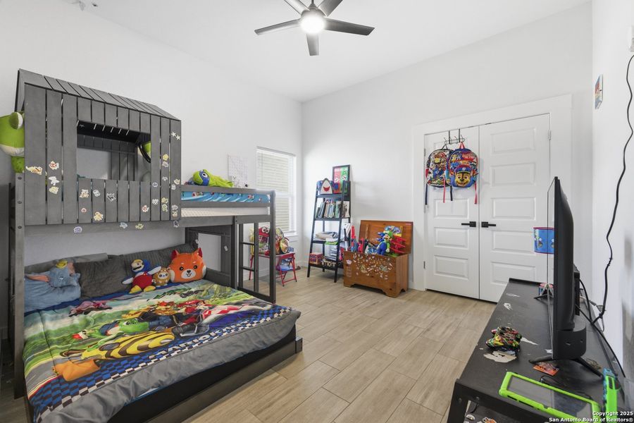 Furnished interior view inside a new home in , La Vernia (Image 10).