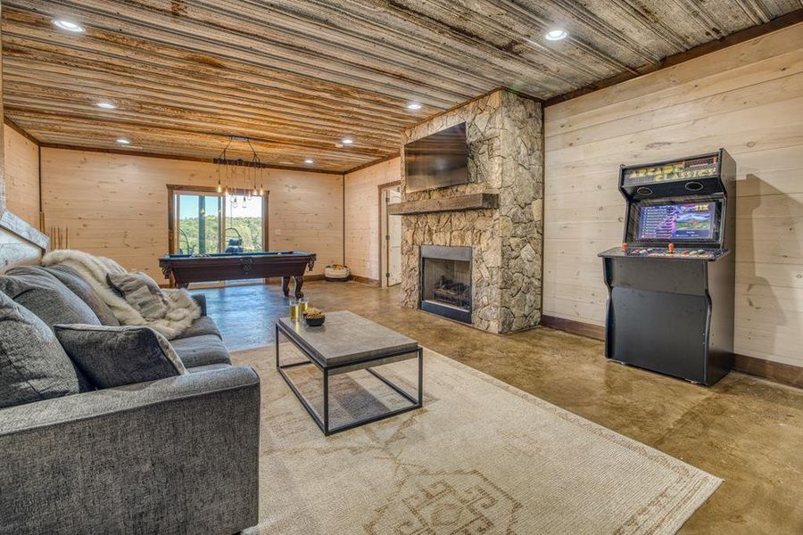 Community amenities in , Mineral Bluff (Image 38).