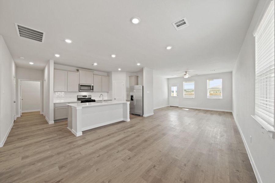 Spacious, unfurnished interior of a new home in Russell Ranch, Bay City (Image 15).