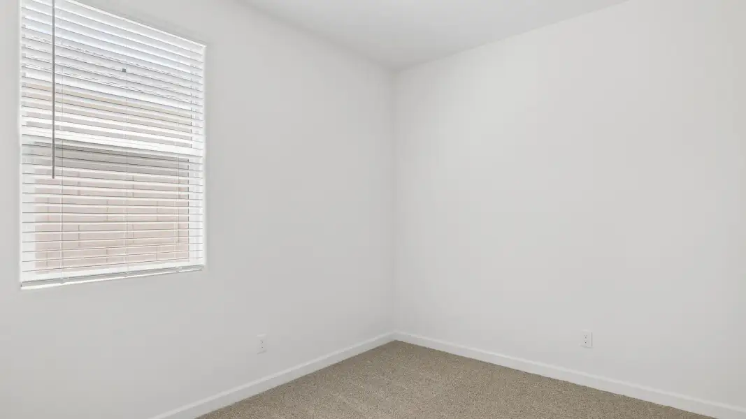 Spacious, unfurnished interior of a new home in Quail Ranch, San Tan Valley (Image 24).