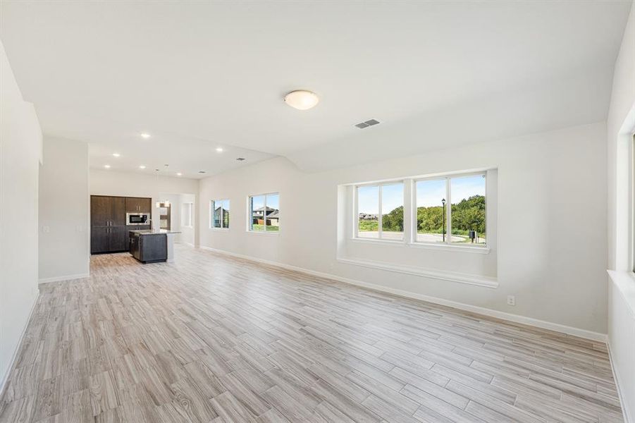 Spacious, unfurnished interior of a new home in Bear Creek Elements, Lavon (Image 28).