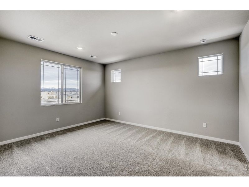 Spacious, unfurnished interior of a new home in Farmstead, Berthoud (Image 22).