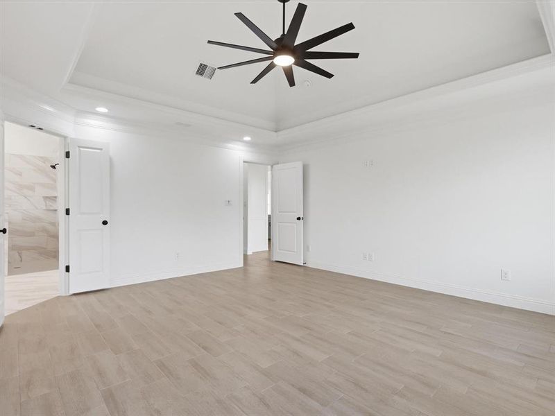 Spacious, unfurnished interior of a new home in , Weatherford (Image 27).