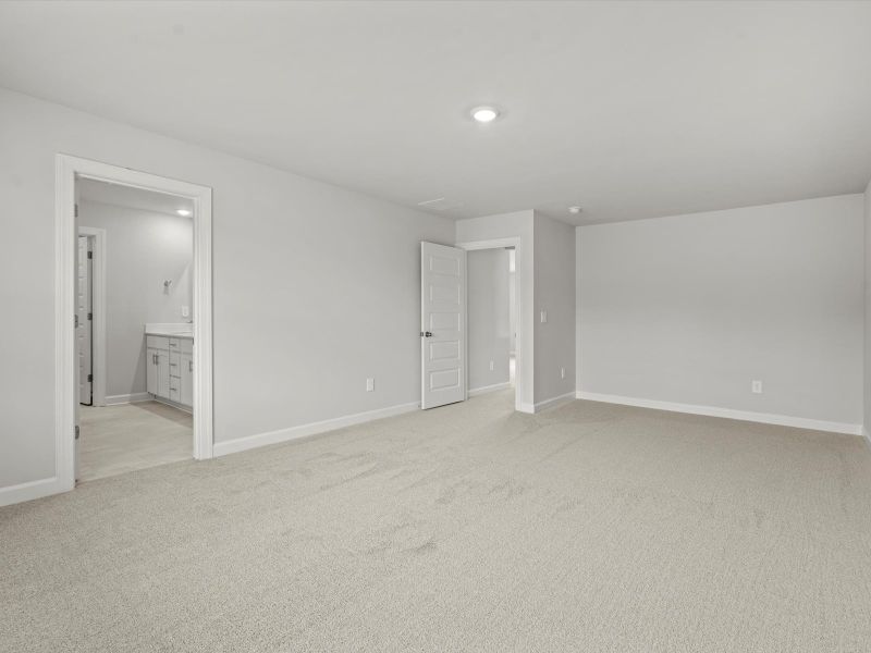 Spacious, unfurnished interior of a new home in Wexford Park, Fountain Inn (Image 15).