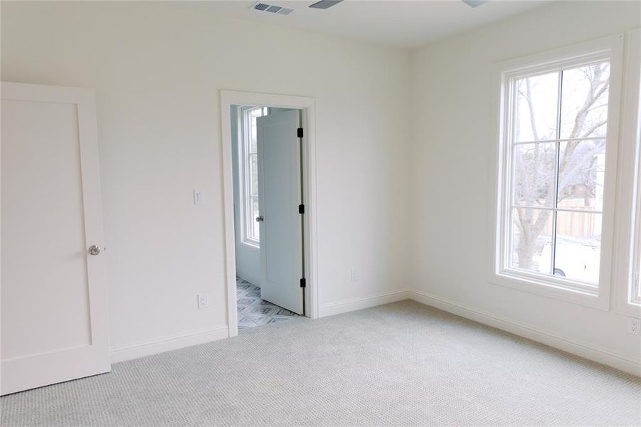 Spacious, unfurnished interior of a new home in , Dallas (Image 11).