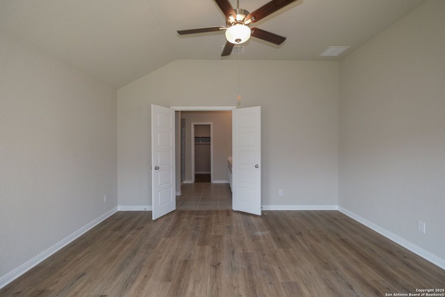 Spacious, unfurnished interior of a new home in Greenspoint Heights, Seguin (Image 27).