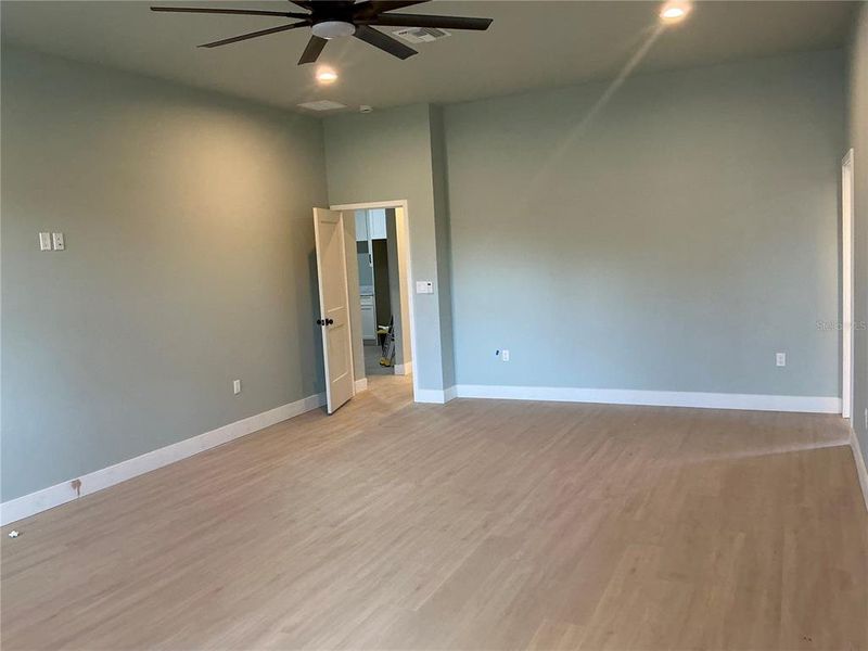 Spacious, unfurnished interior of a new home in , Deland (Image 20).