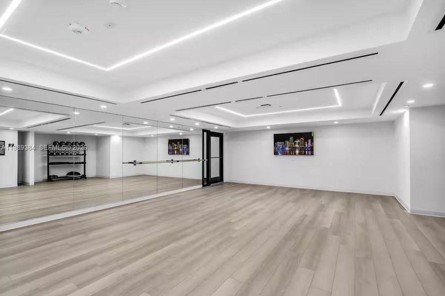 Spacious, unfurnished interior of a new home in , Miami (Image 21).
