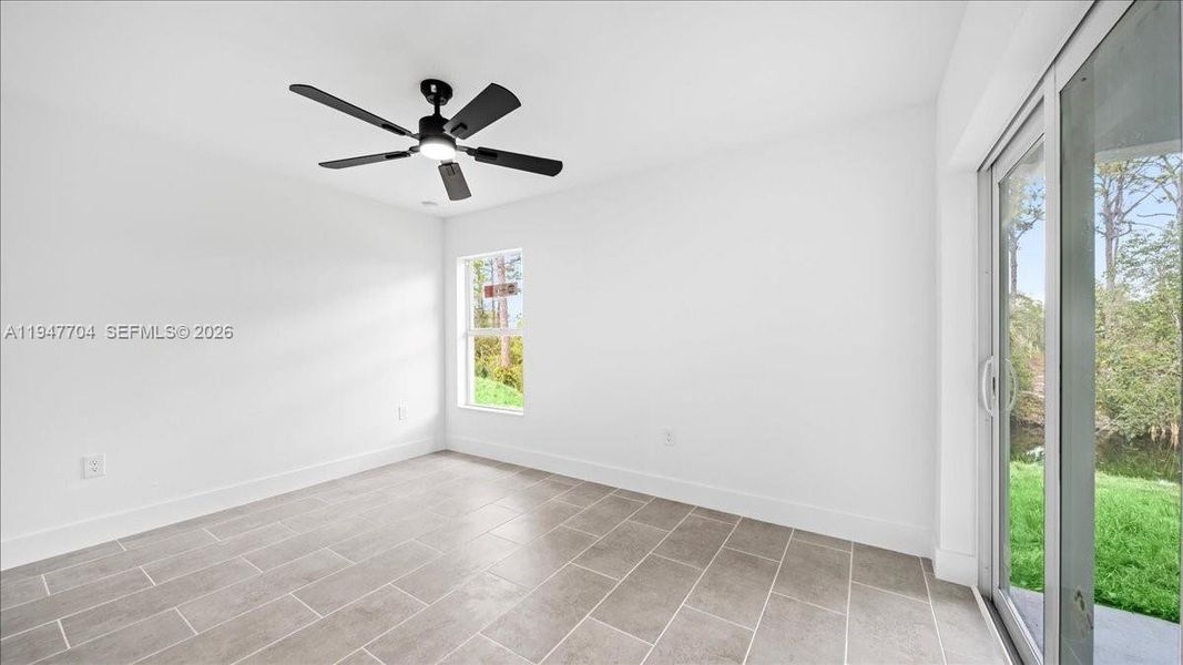 Spacious, unfurnished interior of a new home in , Cape Coral (Image 17).
