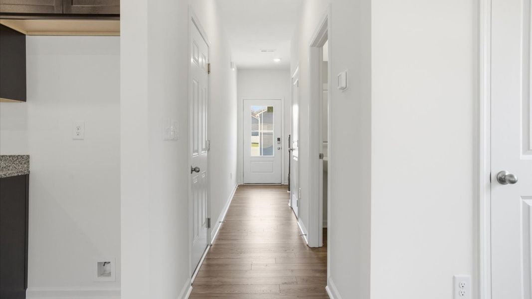 Spacious, unfurnished interior of a new home in Cherokee Crossing, Kodak (Image 10).