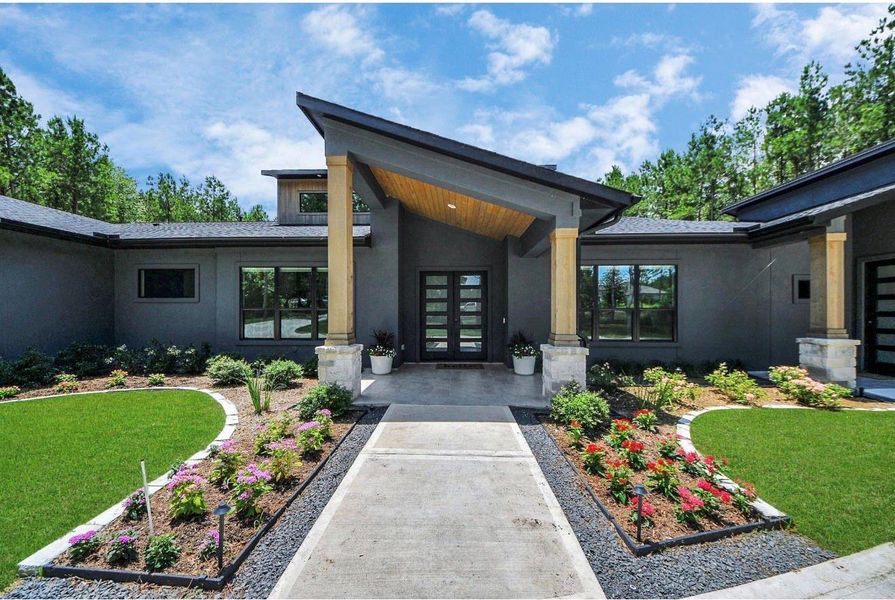 Stunning entryway to greet your guests! Stunning entryway to greet your guests!