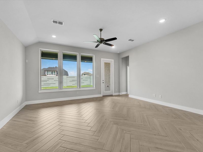 Spacious, unfurnished interior of a new home in Jubilee 50′, Hockley (Image 16).