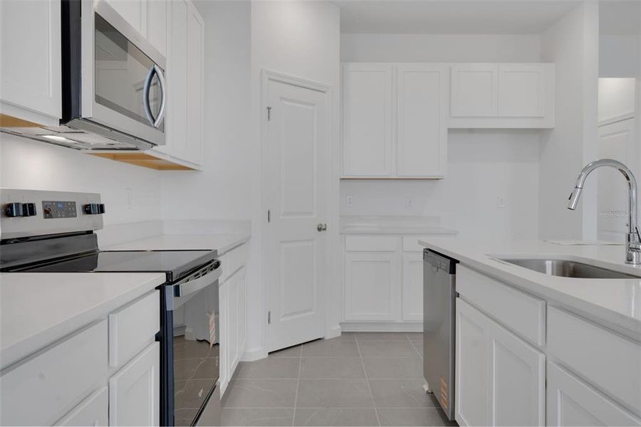 Furnished interior view inside a new home in , Deland (Image 7).
