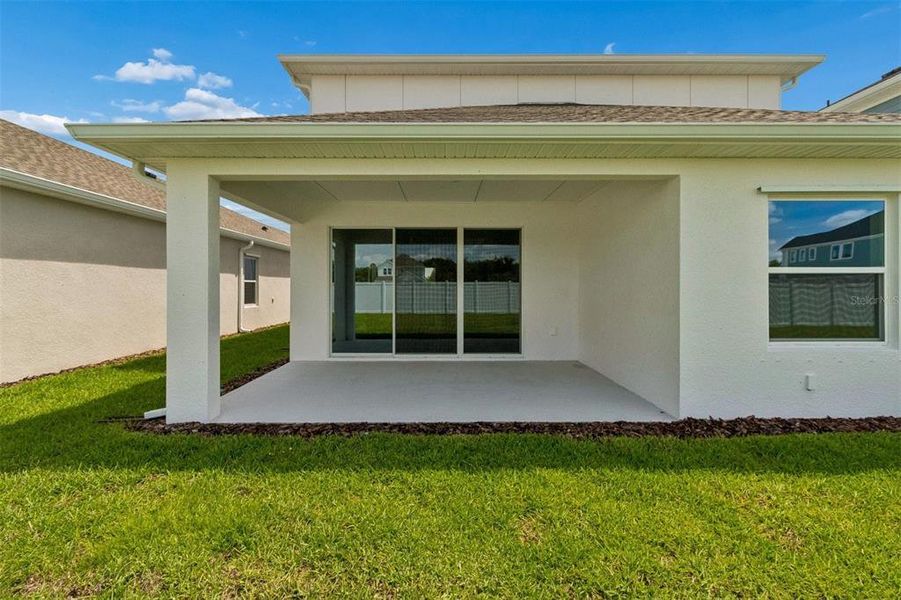 Exterior details and patio area of a home in Eastlyn, Bradenton (Image 3).