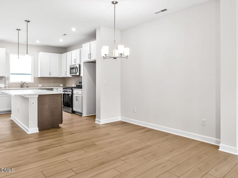 009-1280x960-dining-room