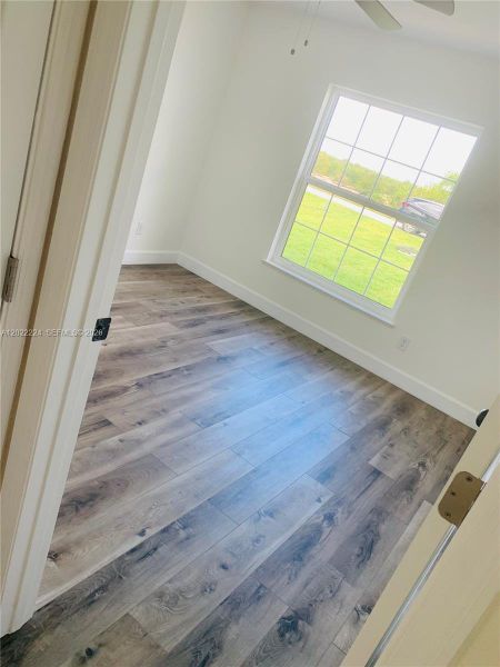 Spacious, unfurnished interior of a new home in , Lake Placid (Image 23).