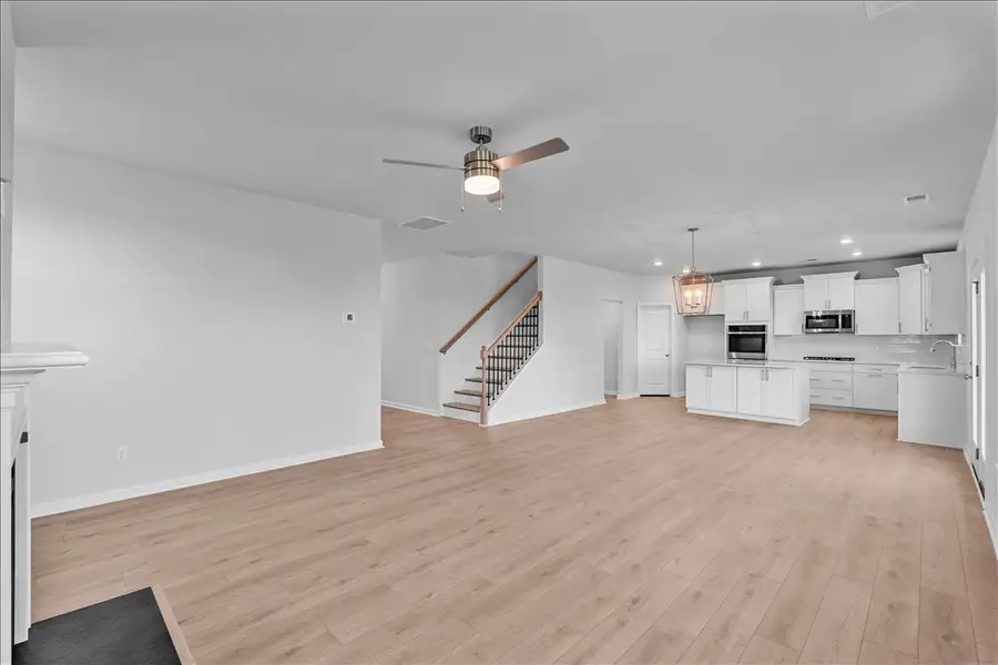 Spacious, unfurnished interior of a new home in Fieldstone, Lexington (Image 21).